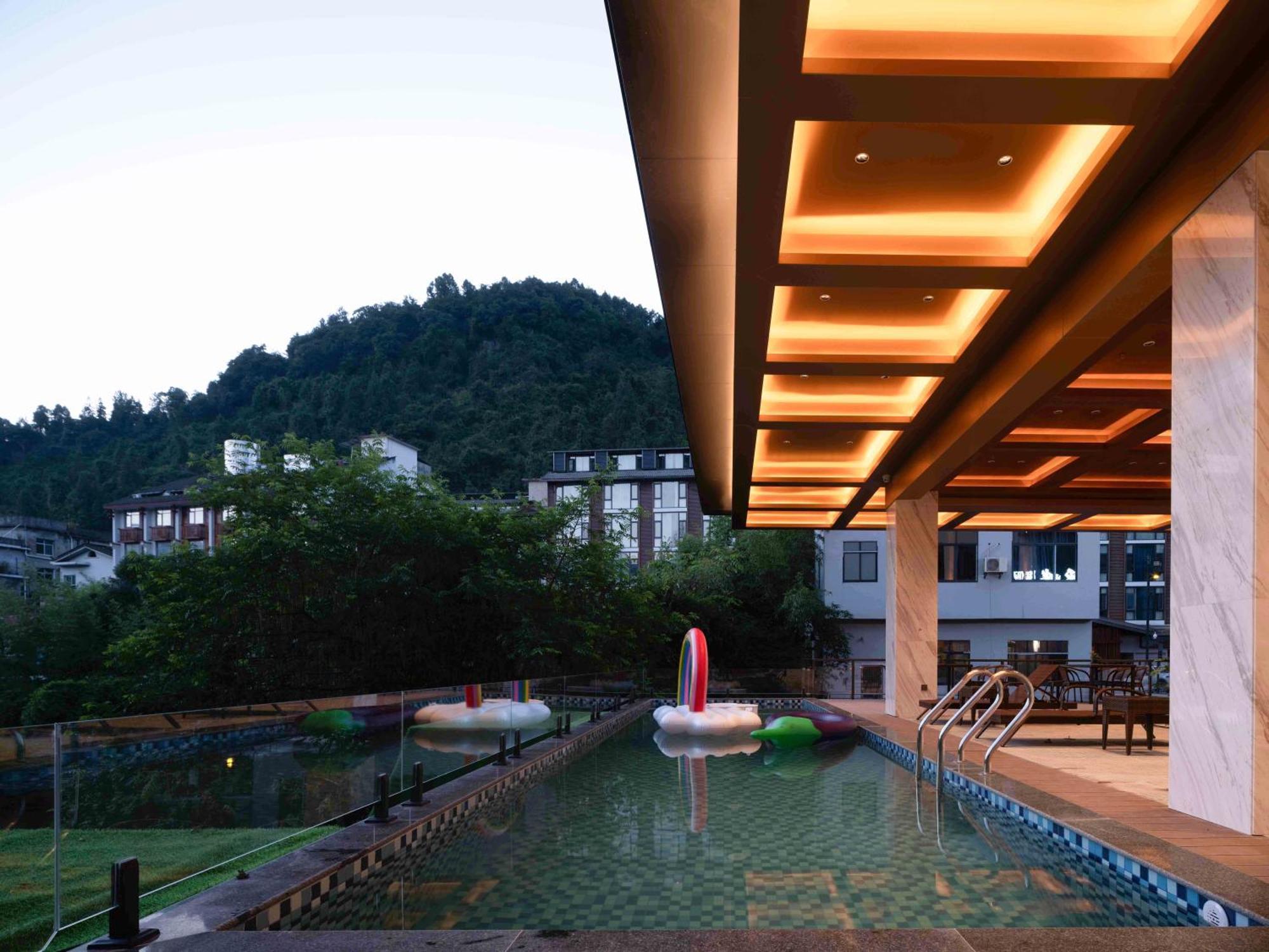 Zhangjiajie Utopia Hotel--Free One Way Pick Up Service Over 2 Nights Екстер'єр фото