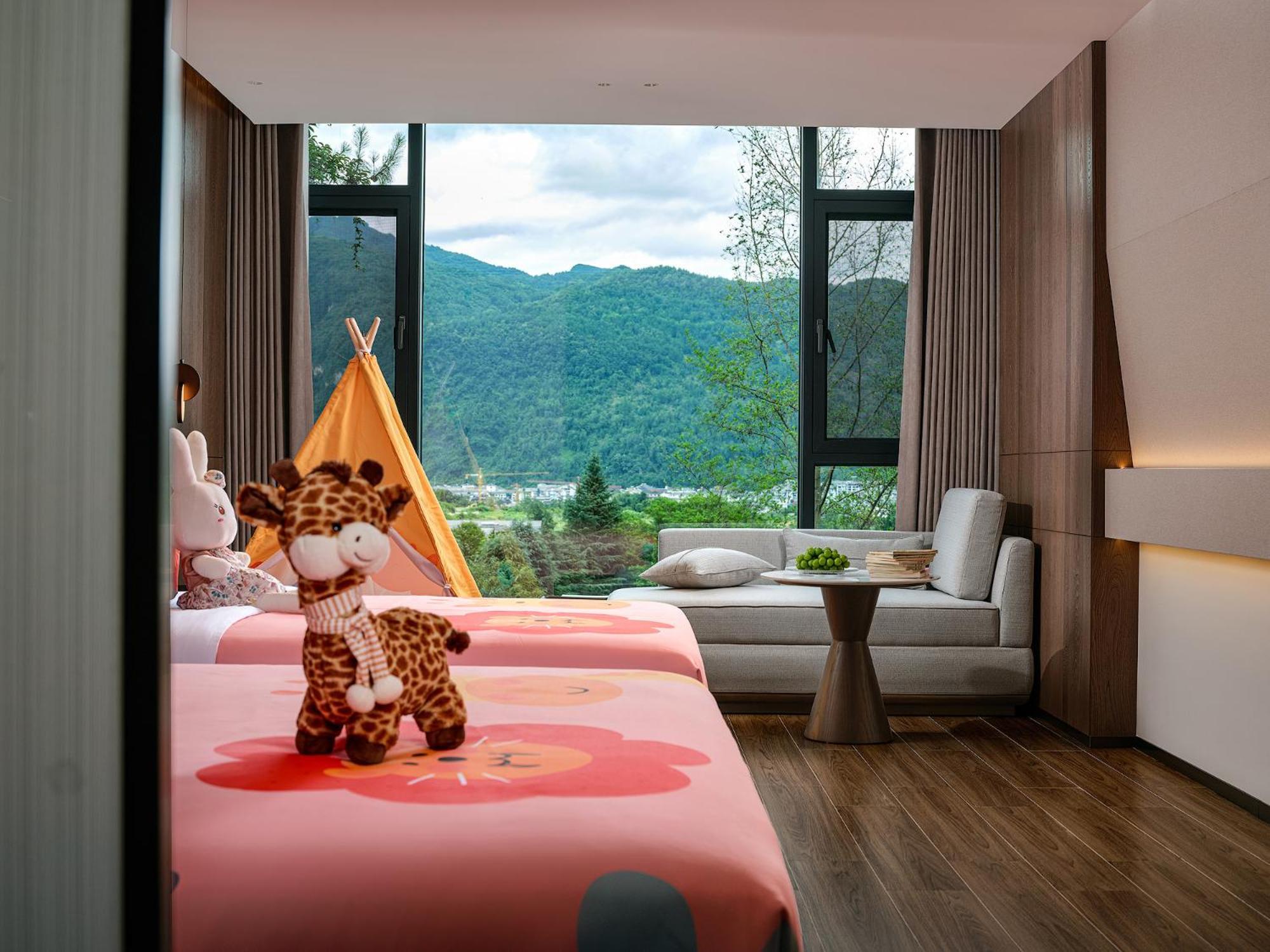 Zhangjiajie Utopia Hotel--Free One Way Pick Up Service Over 2 Nights Екстер'єр фото
