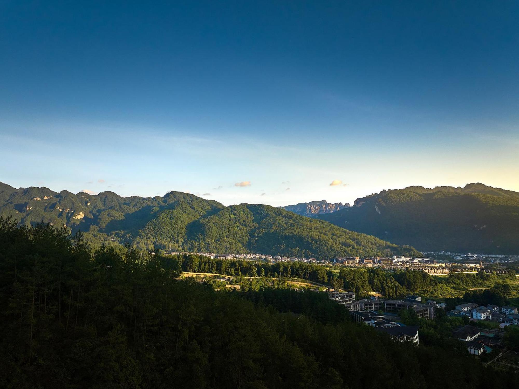 Zhangjiajie Utopia Hotel--Free One Way Pick Up Service Over 2 Nights Екстер'єр фото