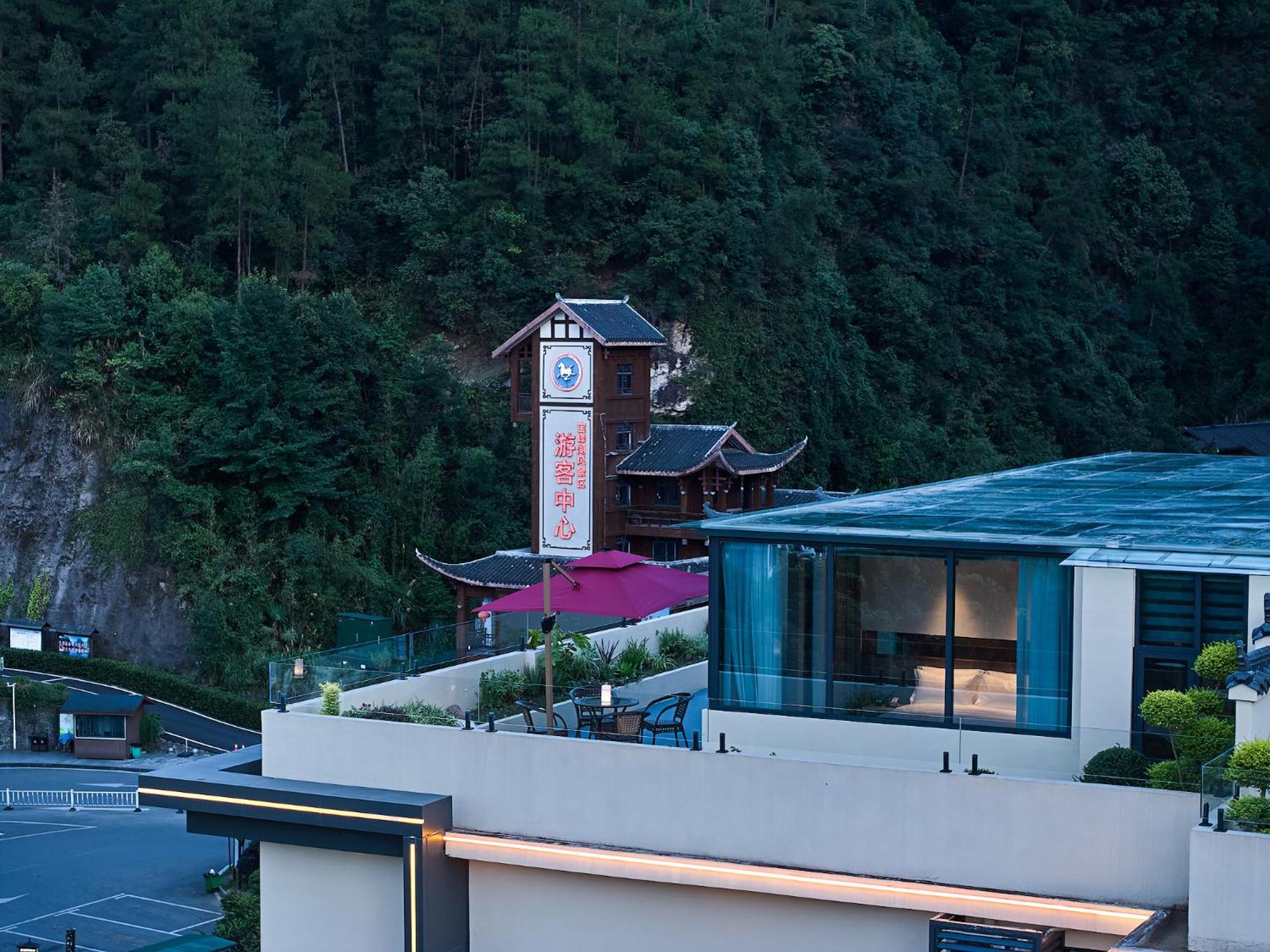 Zhangjiajie Utopia Hotel--Free One Way Pick Up Service Over 2 Nights Екстер'єр фото