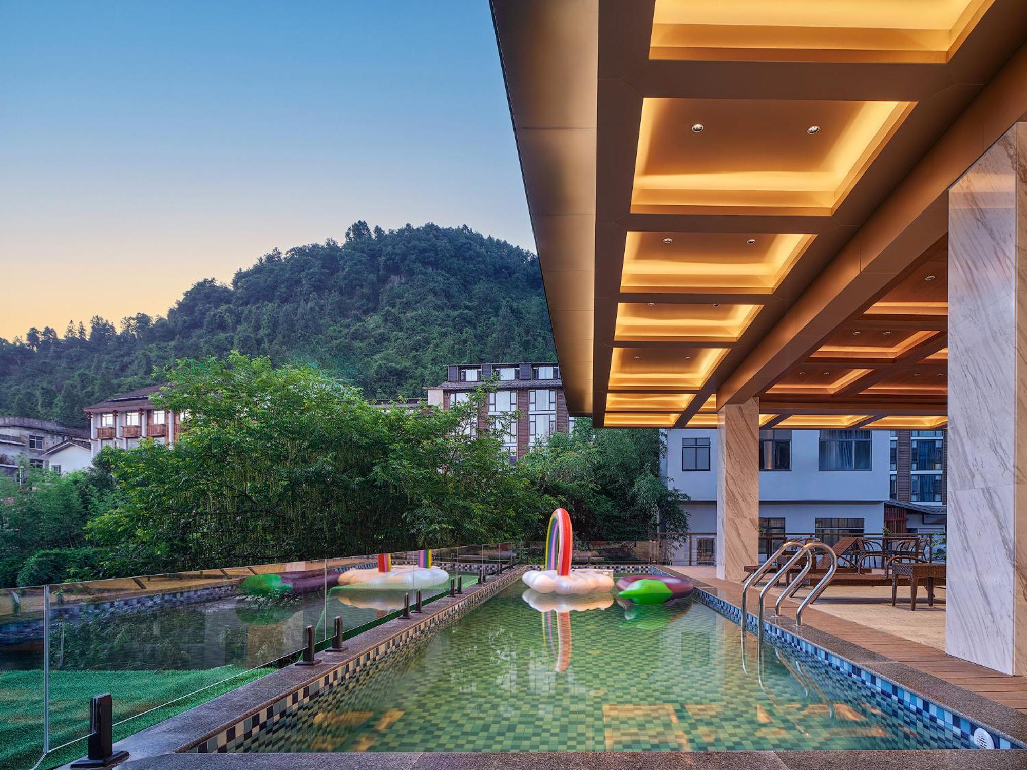 Zhangjiajie Utopia Hotel--Free One Way Pick Up Service Over 2 Nights Екстер'єр фото